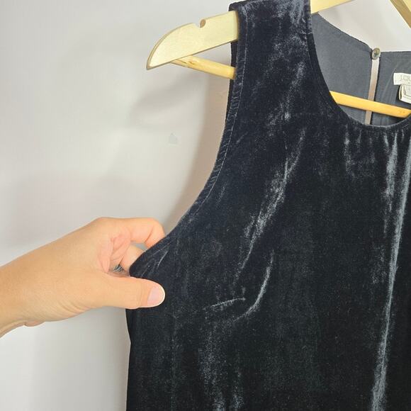 J. CREW Black Velvety Sleeveless Top with Ruffled Hem Size 6 - Picture 3 of 8